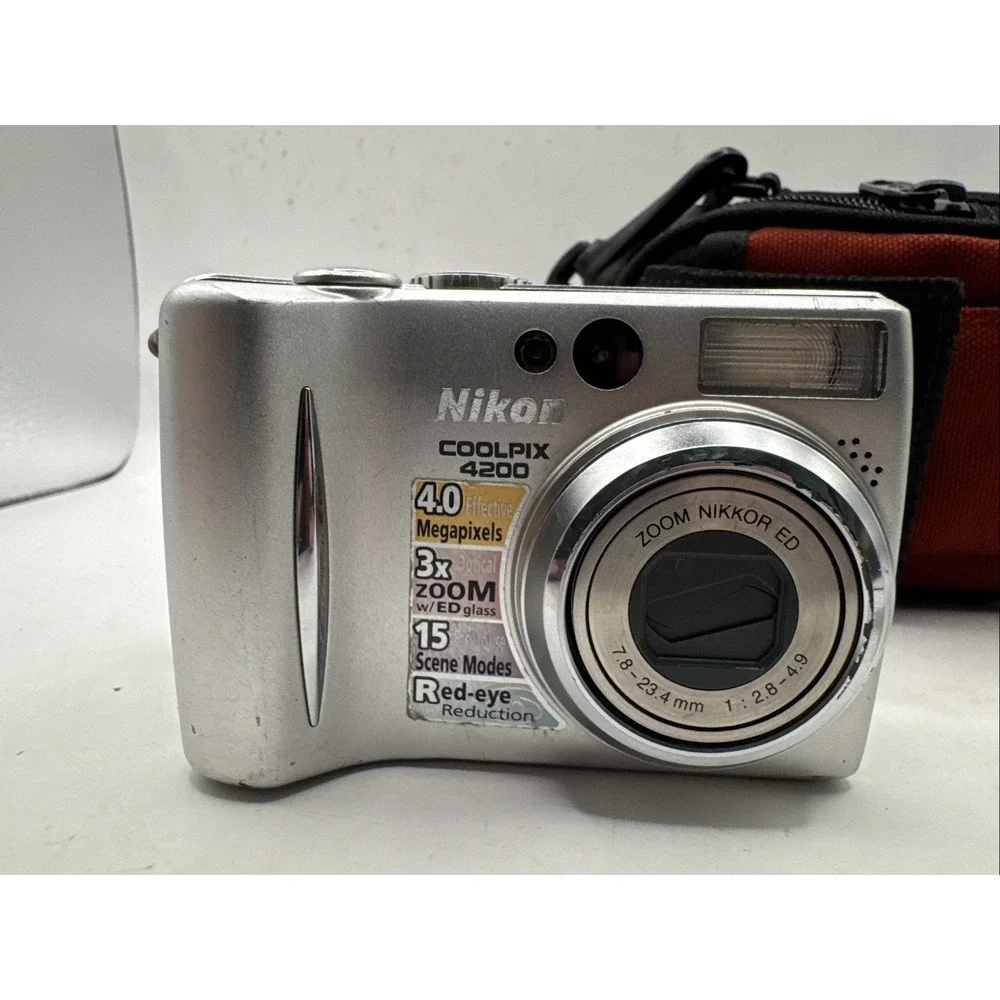Nikon Coolpix E4200 Camera - 4.0MP, 3x Zoom Untested -CLEAN! w/case